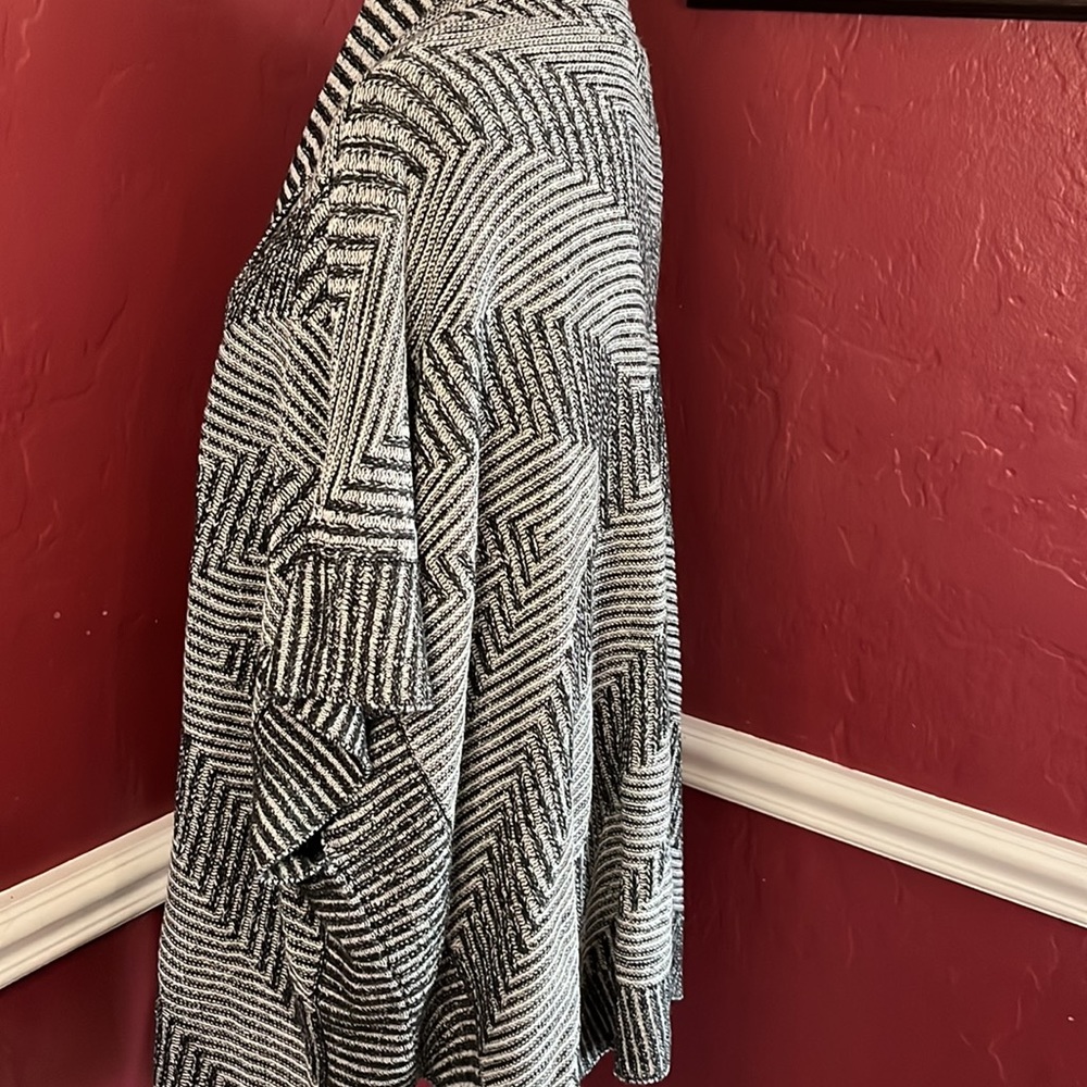 Express One Size Poncho - Picture 3 of 6